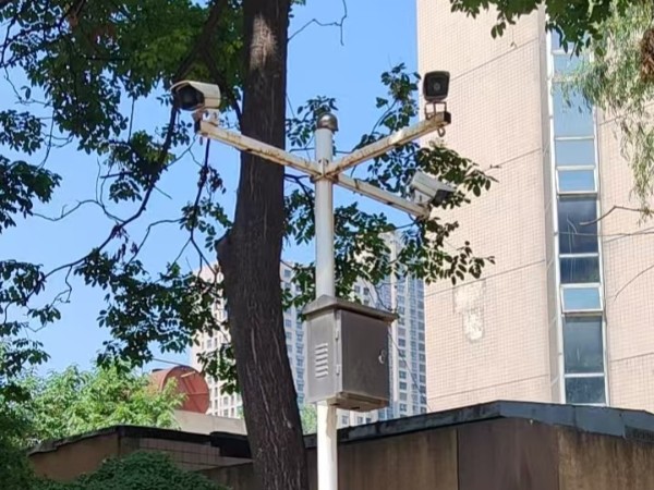 工厂安装智能监控摄像